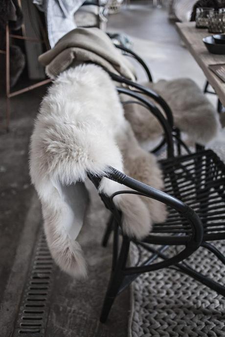 El valor de las piezas desgastadas silla con piel de oveja