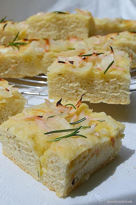 Focaccia de cebolla y romero