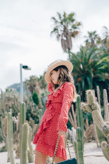Realisation_Par_Dress-Star_Print-Red_Dress-Outfit-Catonier-Hat-Lack_Of_Color-Black_Sandals_Topshop-Barcelona-Collage_Vintage-Mossen_Gardens-79