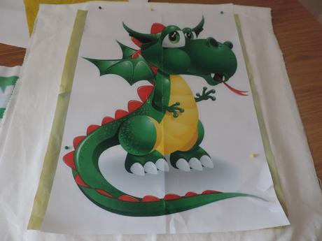 COJIN DE DRAGON PINTADO A MANO EN TELA