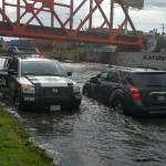 Lluvia sorprende a potosinos; quedan varados en el Río Santiago