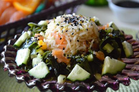 Ensalada de Arroz, Salmón, Naranja y Algas Wakame con Salsa de Cítricos y Wasabi