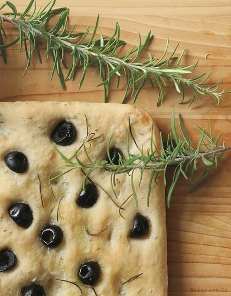 receta focaccia de romero y aceitunas