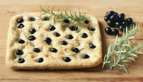 focaccia de romero y aceitunas