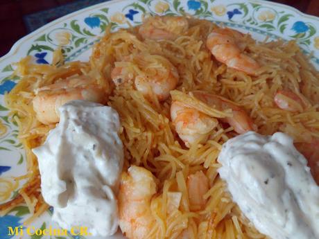 FIDEOS TOSTADOS CON LANGOSTINOS ACOMPAÑADO CON SALSA MAYONESA DE HIERBABUENA (o DE PIMIENTOS DEL PIQUILLO o ALI OLI)