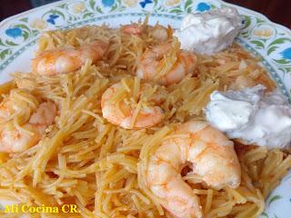 FIDEOS TOSTADOS CON LANGOSTINOS ACOMPAÑADO CON SALSA MAYONESA DE HIERBABUENA (o DE PIMIENTOS DEL PIQUILLO o ALI OLI)