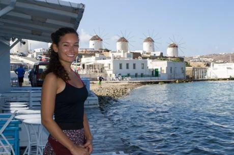 Janire en Little Venice, con vista a los molinos