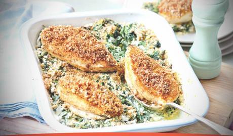 Filetes de pollo rebozados de nueces sobre espinacas al curry Receta Filete de pollo con rebozado de nueces sobre espinaca con curry