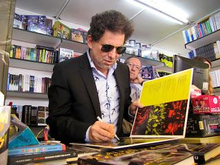 Libros para vender, adornar, rellenar las bibliotecas y también para leer.