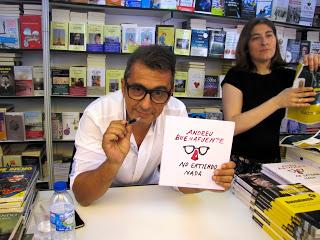 Libros para vender, adornar, rellenar las bibliotecas y también para leer.