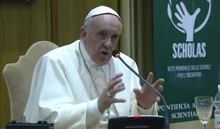 Papa rechaza $16 millones de Macri