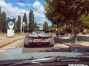 Calurosos domingos entre máquinas Japonesas buena compañía