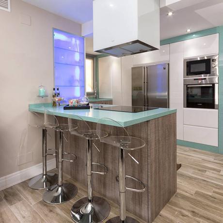 Kitchen island : Cocinas de estilo moderno de Espacios y Luz Fotografía