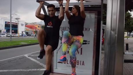 Reebok transforma las paradas de bus en mini gimnasios al aire libre