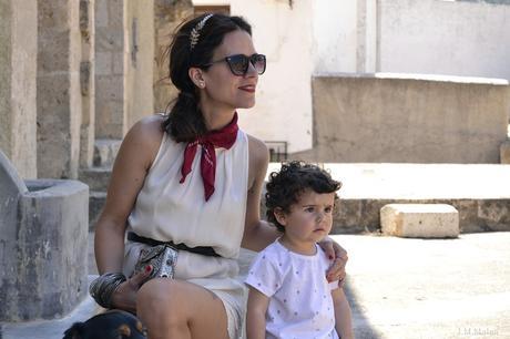 SHORT DE ENCAJE Y BANDANA