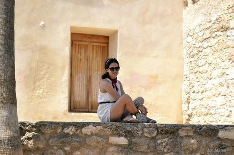 SHORT DE ENCAJE Y BANDANA