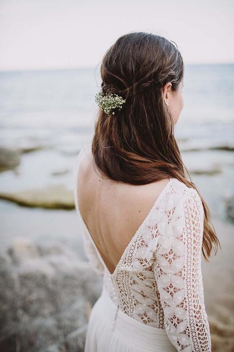 ¿Cómo son las novias millennial? escote espalda laure de sagazan www.bodasdecuento.com