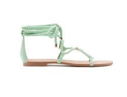 Sandalias en color mit de Stradivarius (19,95 €).