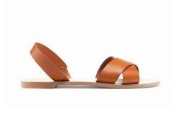 Sandalias marrones de Stradivarius (19,95 €).