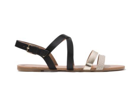 Sandalias negras y doradas de Blanco (19,99 €).