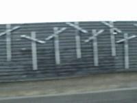 Cruces adheridas al muro de EEUU- México en recuerdo de los fallecidos que intentaron cruzar el muro.