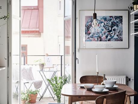 estilo nórdico espacios diferentes con color decoración interiores contrastes con color cocinas pequeñas cocinas nórdicas cocinas azules cocina comedor blog decoración nórdica Azul petroleo en la cocina 