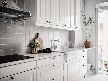 estilo nórdico espacios diferentes con color decoración interiores contrastes con color cocinas pequeñas cocinas nórdicas cocinas azules cocina comedor blog decoración nórdica Azul petroleo en la cocina 