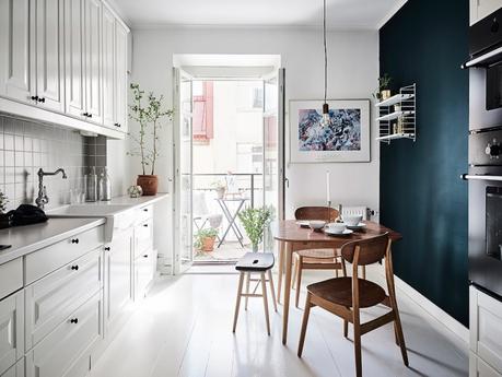 estilo nórdico espacios diferentes con color decoración interiores contrastes con color cocinas pequeñas cocinas nórdicas cocinas azules cocina comedor blog decoración nórdica Azul petroleo en la cocina 