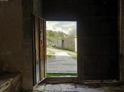 Pase salga, pero cierre puerta