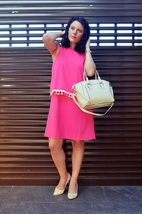 Vestido fucsia con borlas de colores_Outfit_Mivestidoazul (3)