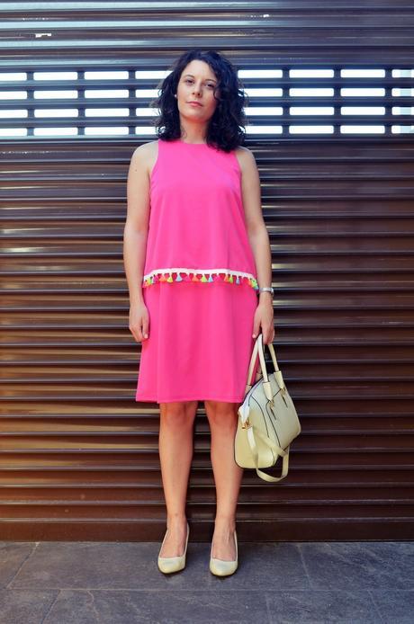 Vestido fucsia con borlas de colores_Outfit_Mivestidoazul (5)