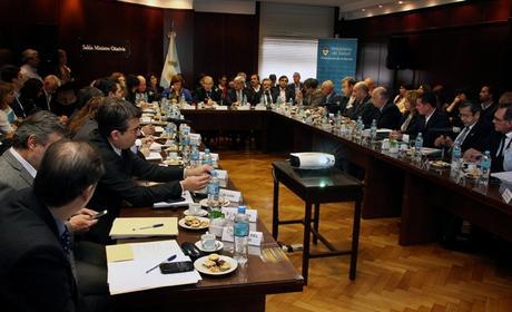 Ministro Lemus presentó la Cobertura Universal de Salud a sus pares provinciales.