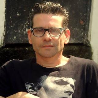 Maximiliano Spreaf | pone su navaja en mi cuello...