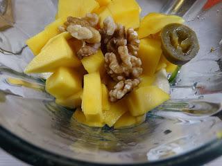 COCTELMOOTHIE PICANTE DE NUECES, FRUTAS Y JALAPEÑO (Desayuno con diamantes) COCTELMOOTHIE PICANTE DE NUECES, FRUTAS Y JALAPEÑO (Desayuno con diamantes)