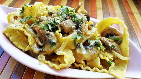 Pasta con salsa de champiñones y nata