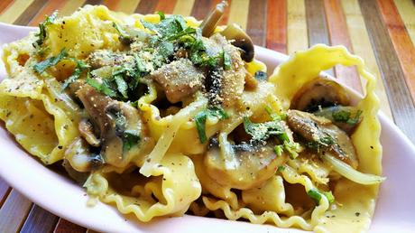 Pasta con salsa de champiñones y nata