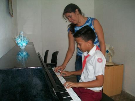 Notas de excelencia, para la Escuela elemental de música, de Manzanillo
