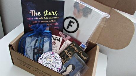 Unboxing: Owlcrate Box – Dystopia (Abril) OwlCrateAPR01