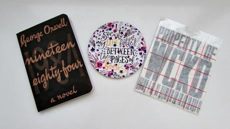 Unboxing: Owlcrate Box – Dystopia (Abril) OwlCrateAPR03