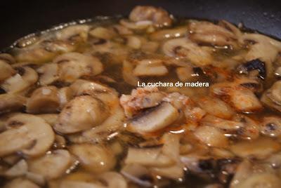 SPAGUETIS FINOS CON LANGOSTINOS Y CHAMPIÑONES