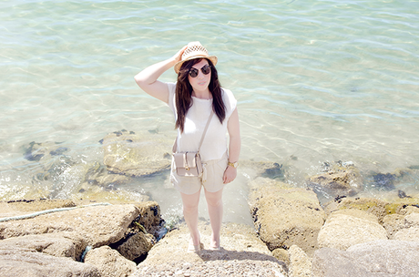 Look con prendas de lino, imprescindible para el verano. 