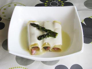 Canelones rellenos de espárragos y pavo