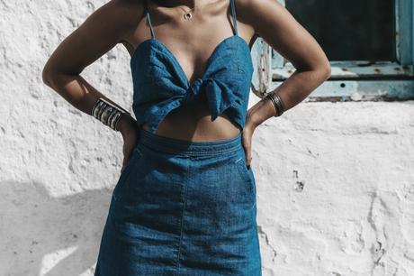 Topshop_Festival-Denim_Cut_Out_Dress-Yellow_Sandals-Outfit-Topknot-Mikonos-Street_Style-27