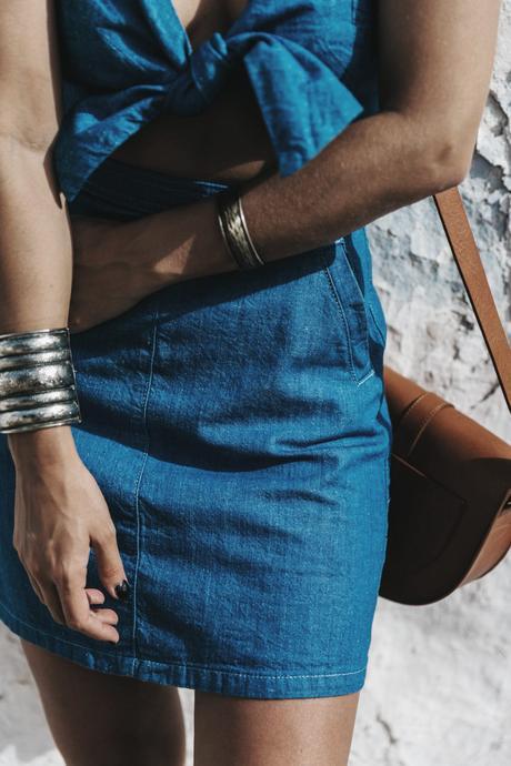 Topshop_Festival-Denim_Cut_Out_Dress-Yellow_Sandals-Outfit-Topknot-Mikonos-Street_Style-6