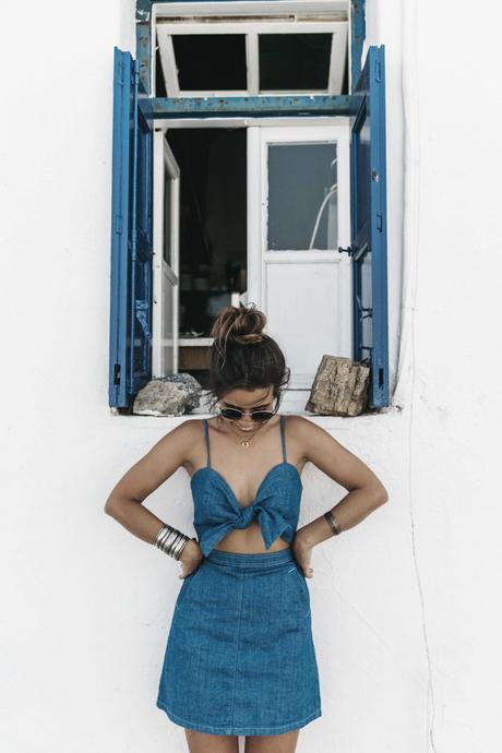 Topshop_Festival-Denim_Cut_Out_Dress-Yellow_Sandals-Outfit-Topknot-Mikonos-Street_Style-61