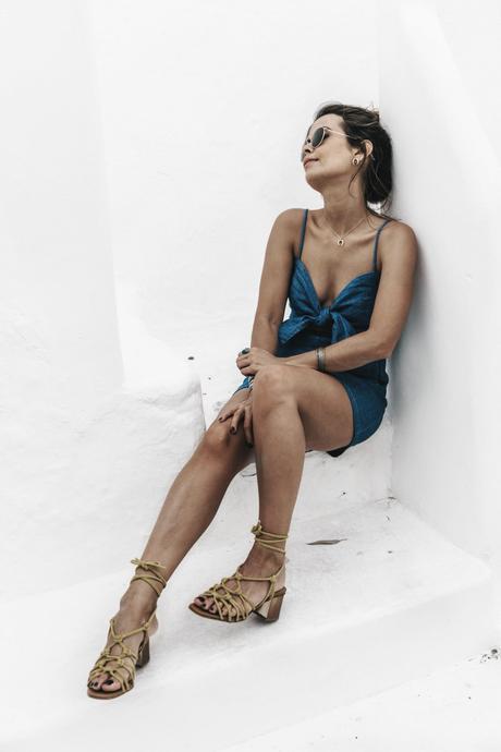 Topshop_Festival-Denim_Cut_Out_Dress-Yellow_Sandals-Outfit-Topknot-Mikonos-Street_Style-76