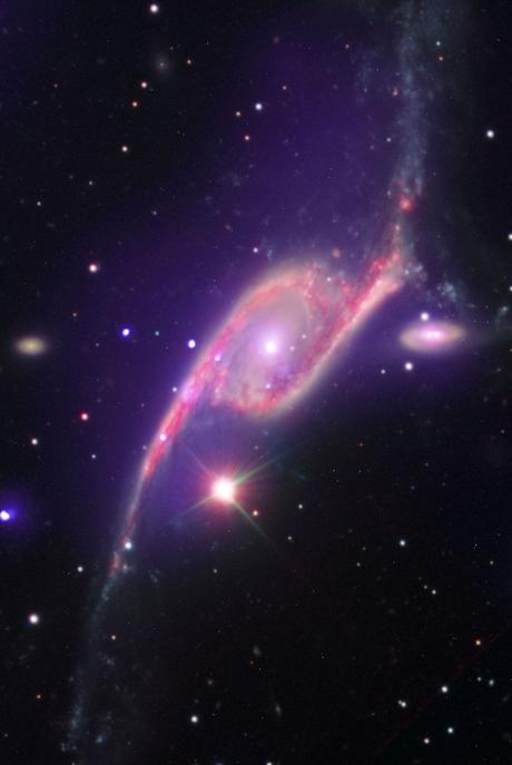 NGC 6872 alimeta al agujero negro de IC 4970