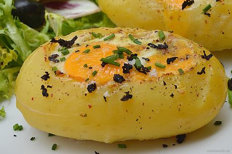 Patatas rellenas de huevo y trufa