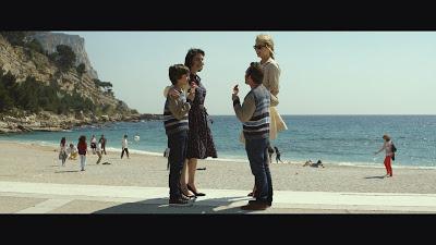 Un hombre de altura. Debajo un botón tontón ♫♪♫