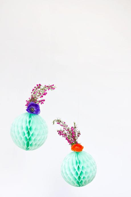 2 IDEAS DIY para decorar con pompones de nido de abeja!